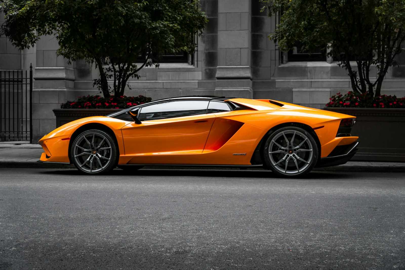 Grand touring car
